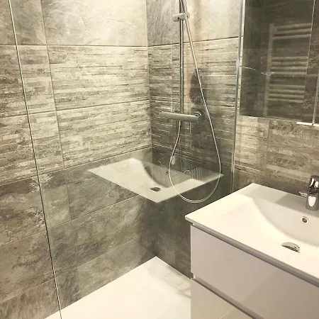 Lejlighed Spacious New And Terrace