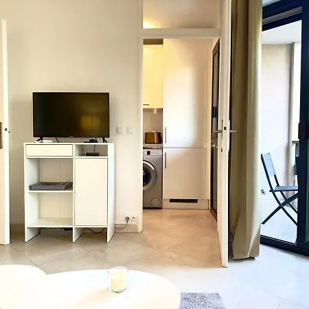 Spacious New And Terrace ジュアン・レ・パン