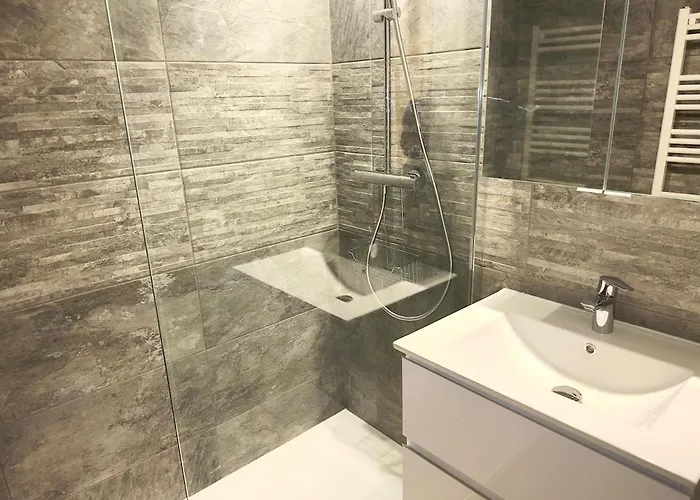 Daire Spacious New And Terrace